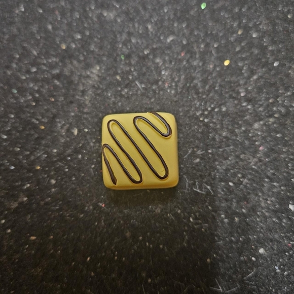 Magnet - Picture 1 of 2